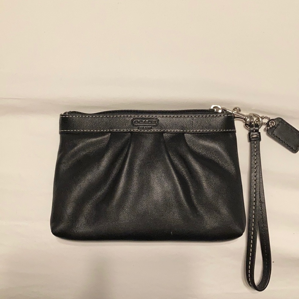 NEW Distinct leather Coach Wristlet